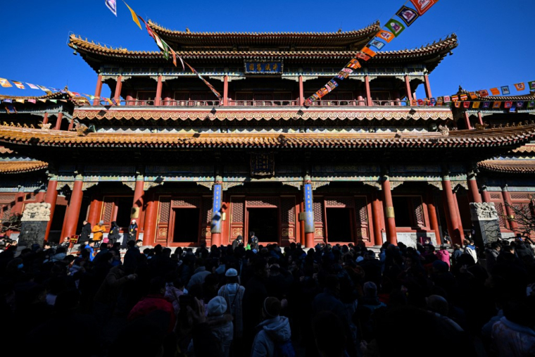 Prières au Temple des Lamas à Pékin pour le premier jour du Nouvel An Lunaire, le 17 février 2026. ( AFP / ADEK BERRY )