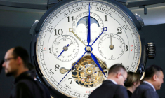 RICHEMONT PEUT ENVISAGER DE NOUVEAUX INVESTISSEMENTS OU CESSIONS