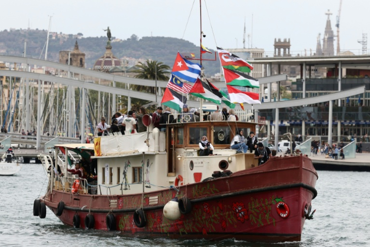 Des militants propalestiniens à bord de bateaux de la "flottille pour Gaza", uittent le port Vell à Barcelone, en Espagne, le 12 avril 2026 ( AFP / Josep LAGO )