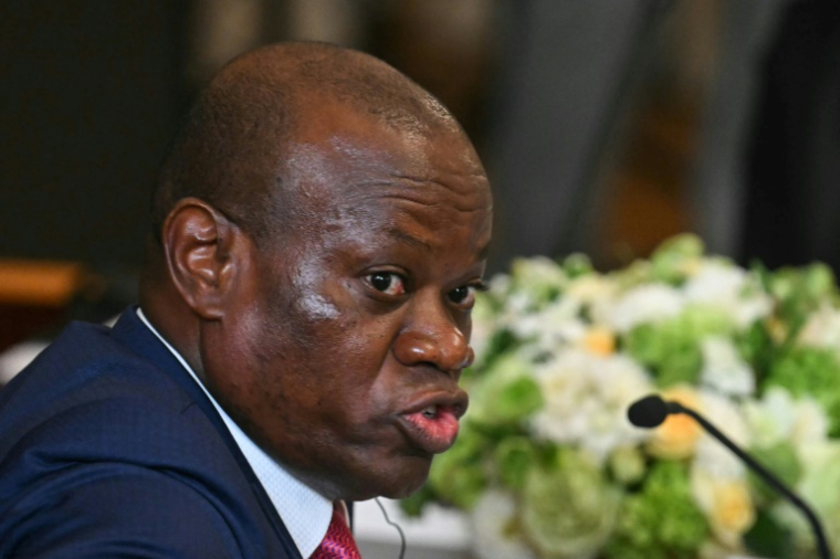 Le président gabonais Brice Clotaire Oligui Nguema s'exprime lors d'une réunion à la Maison Blanche, à Washington, le 9 juillet 2025 ( AFP / Jim WATSON )