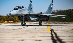 Un Mig 29 des forces aériennes serbes. Belgrade va remplacer ses vieux avions russes par des Rafale. ( AFP / ANDREJ ISAKOVIC )