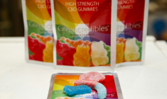 Des bonbons gélifiés contenant du CBD (cannabidiol) dans un magasin de la région parisienne, le 14 juin 2018 ( AFP / GEOFFROY VAN DER HASSELT )