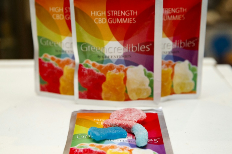 Des bonbons gélifiés contenant du CBD (cannabidiol) dans un magasin de la région parisienne, le 14 juin 2018 ( AFP / GEOFFROY VAN DER HASSELT )