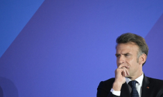 Le président Emmanuel Macron lors d'un Forum économique franco-grec à Athènes, le 25 avril 2026 ( AFP / Angelos TZORTZINIS )