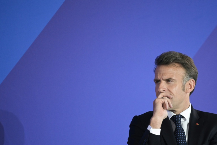 Le président Emmanuel Macron lors d'un Forum économique franco-grec à Athènes, le 25 avril 2026 ( AFP / Angelos TZORTZINIS )