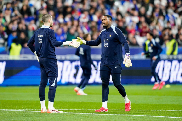 Chevalier ou Maignan : qui doit être numéro 1 en équipe de France ?