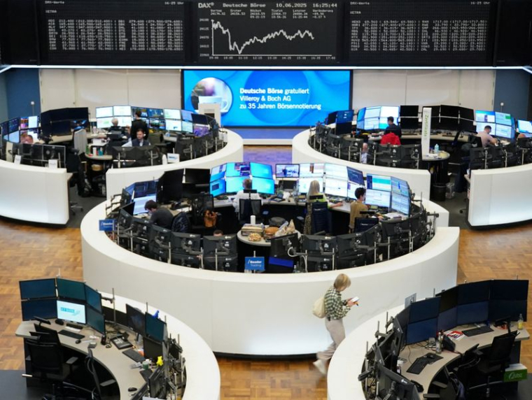 Le graphique de l'indice des cours de l'action allemande DAX est affiché à la bourse de Francfort