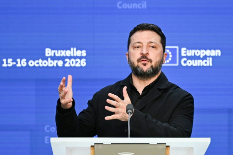 Le président ukrainien Volodymyr Zelensky lors d'une conférence de presse dans le cadre d’un sommet de l’UE à Bruxelles, le 16 octobre 2026 ( AFP / Nicolas TUCAT )