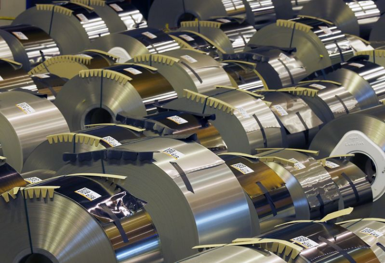 Des bobines d'acier à l'usine ArcelorMittal de Florange