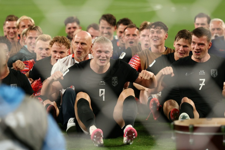Erling Haaland et ses partenaires célèbrent leur qualification en 16e de finale après leur victoire contre le Sénégal, le 22 juin 2026 à East Rutherford, dans le New Jersey ( AFP / CHARLY TRIBALLEAU )