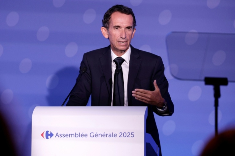 Alexandre Bompard, à la tête du géant de la distribution Carrefour depuis 2017, ici à l'assemblée générale du 28 mai 2025 ( AFP / STEPHANE DE SAKUTIN )