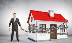 homme enchainé à sa maison (Crédits: Adobe Stock)