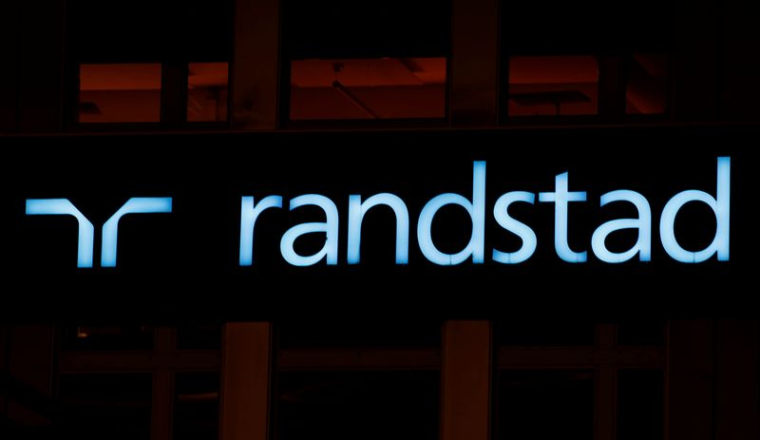 Le logo de Randstad, prestataire de services de recrutement, est visible à Zurich