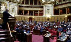 Le Sénat se penche à partir de mercredi sur un projet de loi de lutte contre les fraudes sociales et fiscales, dont le gouvernement espère tirer plus de deux milliards d'euros ( AFP / Ludovic MARIN )