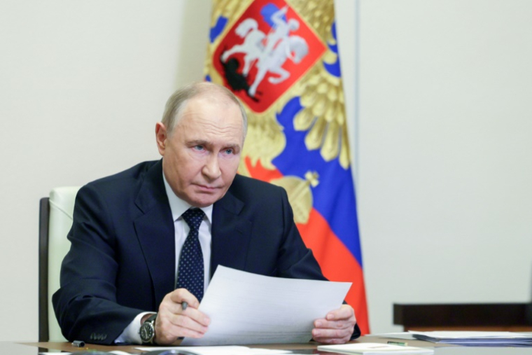 Le président russe Vladimir Poutine préside une réunion avec des membres du gouvernement par vidéoconférence à la résidence d'État de Novo-Ogaryovo, près de Moscou, le 4 juin 2025 ( POOL / Gavriil Grigorov )