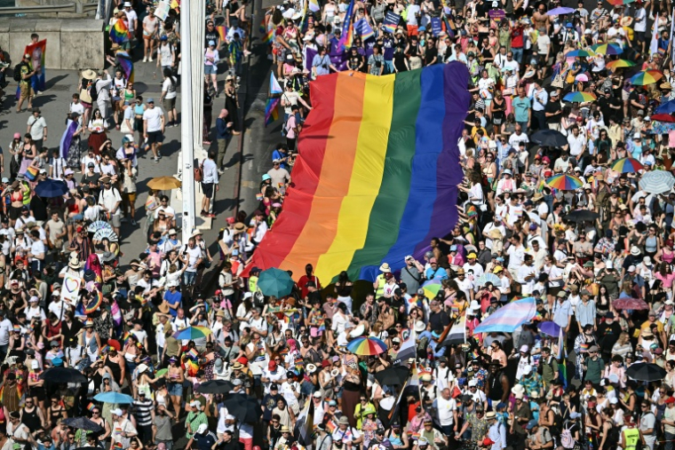 La Marche des fiertés à Budapest en Hongrie le 27 juin 2026 ( AFP / Attila KISBENEDEK )