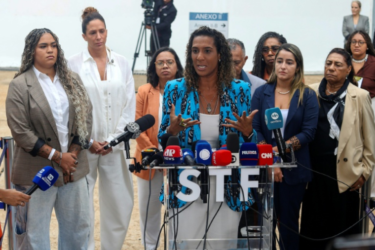 Anielle Franco (c), ministre de l'Egalité raciale et soeur de l'élue Marielle Franco tuée en 2018, s'exprime à l'ouverture du procès devant la Cour suprême à Brasilia, le 24 février 2026 ( AFP / Sergio Lima )