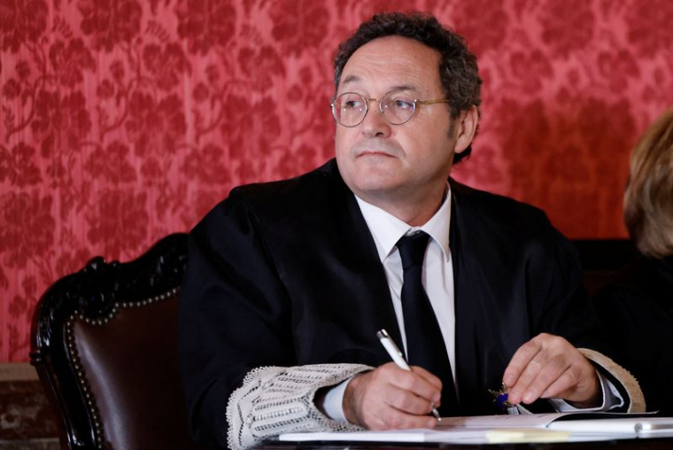 Le procureur général espagnol Ortiz assiste à un procès pour fuite d'informations confidentielles, à Madrid