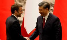 Emmanuel Macron et Xi Jinping, le 6 avril 2023, à Pékin ( AFP / LUDOVIC MARIN )