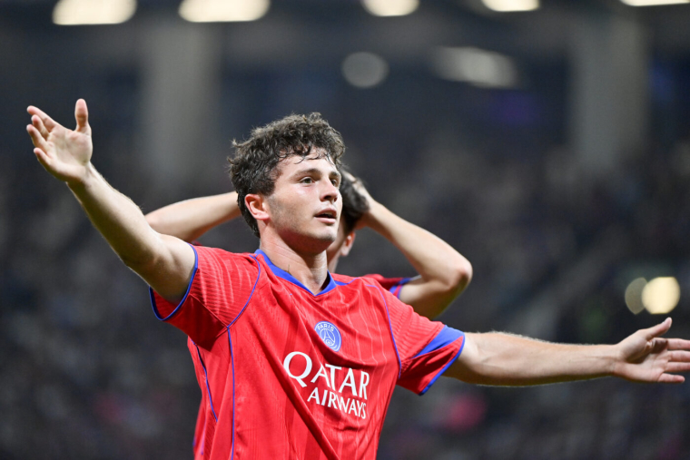 Le PSG fait le spectacle à Toulouse et prend les rênes de la Ligue 1