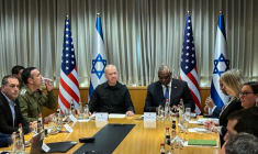 Le secrétaire américain à la Défense Lloyd Austin et le ministre israélien de la Défense Yoav Gallant