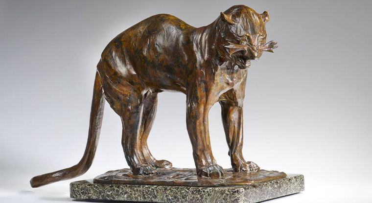 «Panthère grognant et feulant» bronze à patine polychrome de Rembrandt Bugatti (18-1916).  Vente Alain Delon. Estimation : 250.000/300.000 euros.(© Bonhams Cornette de Saint Cyr)
