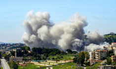 De la fumée s'élève après une frappe israélienne sur la ville de Nabatiyeh, dans le sud du Liban, le 7 mai 2026 ( AFP / Abbas Fakih )