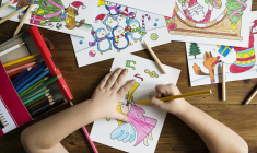 Le système fiscal français permet aux contribuables responsables d'enfants de bénéficier de plusieurs crédits ou déductions. (illustration) (Rawpixel / Pixabay)