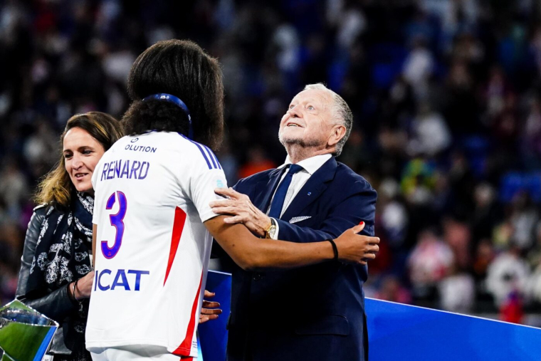 Quand les joueuses de l'OL poussaient Jean-Michel Aulas sous la douche