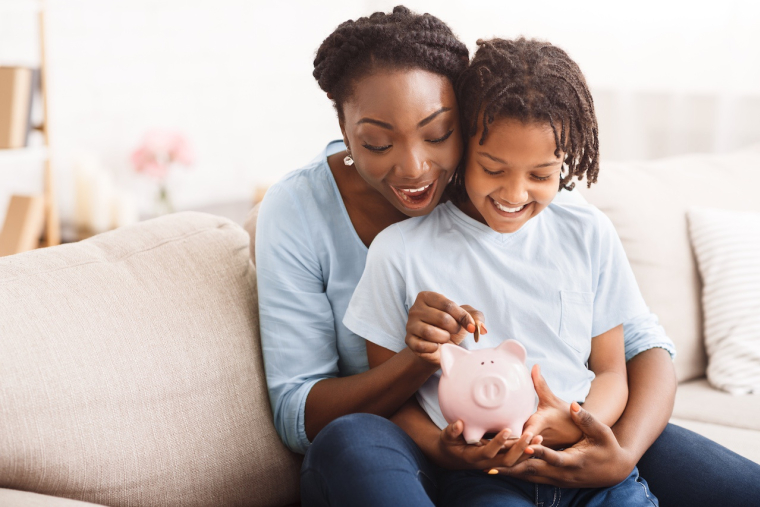Sur quel placement investir l'argent reçu par votre enfant à Noël ? ( Crédits : © Prostock-studio - stock.adobe.com)