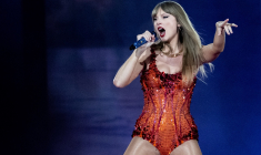 Taylor Swift pendant sa série de concerts à Paris. Certains Américains avaient fait le déplacement car le show restait moins cher qu'aux Etats-Unis, billet d'avions inclus. (AFP / ANNA KURTH-Hans Lucas)