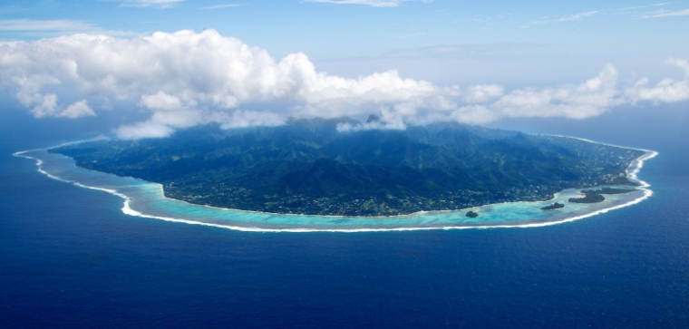 Vue aérienne de l'île de Rarotonga, la plus importante des Îles Cook, le 30 août 2012 ( AFP / Marty Melville )
