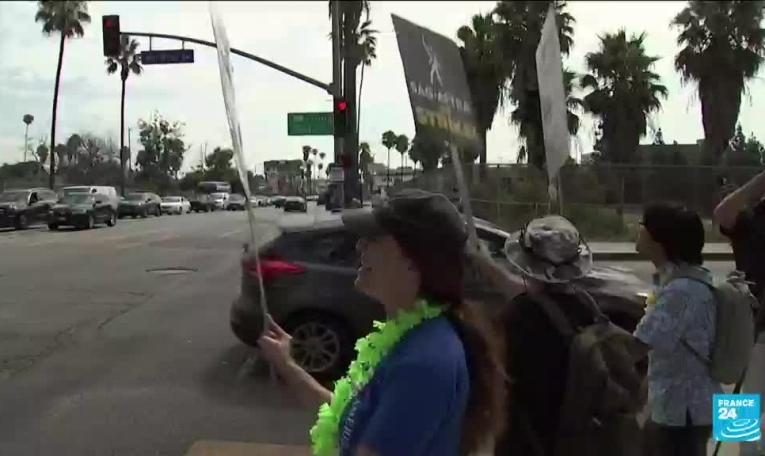 Au 100e jour de leur grève, les scénaristes d'Hollywood fustigent les studios