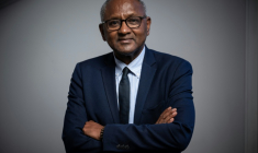 Le diplomate congolais Firmin Edouard Matoko à Paris le 26 septembre 2025 ( AFP / JULIEN DE ROSA )