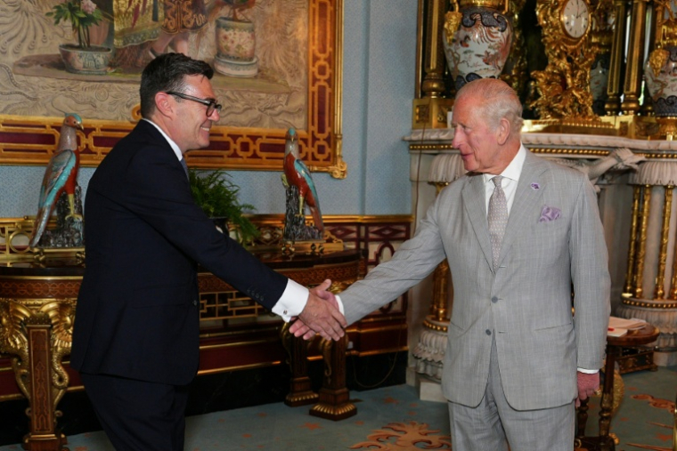 Le roi Charles III et nouveau Premier ministre britannique, Andy Burnham, lors d'une audience au palais de Buckingham, à Londres, le 20 juillet 2026 ( POOL / Aaron Chown )