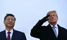 Le président américain Donald Trump accueille son homologue chinois Xi Jinping à son arrivée à Joint Base Andrews, dans le Maryland (est), le 23 septembre 2026 ( AFP / Brendan SMIALOWSKI )