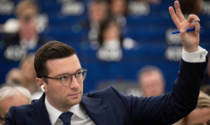Le président du Rassemblement National (RN) et député européen Jordan Bardella (c) lors d'une session plénière au Parlement européen à Strasbourg, le 29 avril 2026 dans le Bas-Rhin ( AFP / SEBASTIEN BOZON )