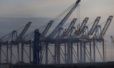 Grues à conteneurs dans le port de Savannah à Savannah, Géorgie, États-Unis.