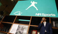 Neymar Santos Sr, père du footballeur brésilien Neymar Jr et propriétaire de NR Sports lors de l'annonce de l'acquisition de la marque Pelé au Musée Pelé, à Santos le 25 novembre 2025 ( AFP / Miguel SCHINCARIOL )