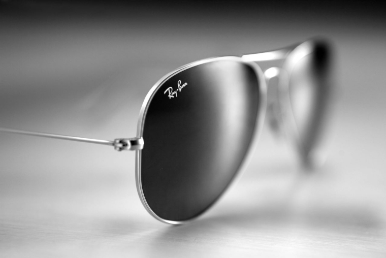 essilor luxottica lunettes aviator (crédit photo : EssilorLuxottica médiathèque  /  )