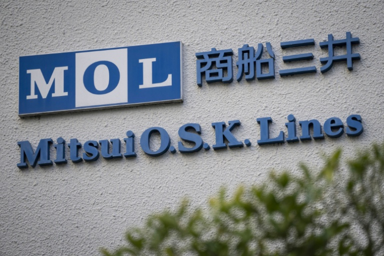 Le logo de la compagnie maritime japonaise Mitsui OSK, au siège de l'entreprise à Tokyo, le 12 mars 2026 ( AFP / Yuichi YAMAZAKI )