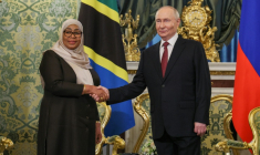 Le président russe Vladimir Poutine reçoit la présidente tanzanienne Samia Suluhu Hassan au Kremlin, le 3 juin 2026 à Moscou ( POOL / Ramil Sitdikov )