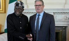 Le président nigérian Bola Tinubu (g) et le Premier ministre britannique Keir Starmer lors d'une rencontre au 10 Downing Street, le 19 mars 2026 à Londres ( POOL / Kin Cheung )