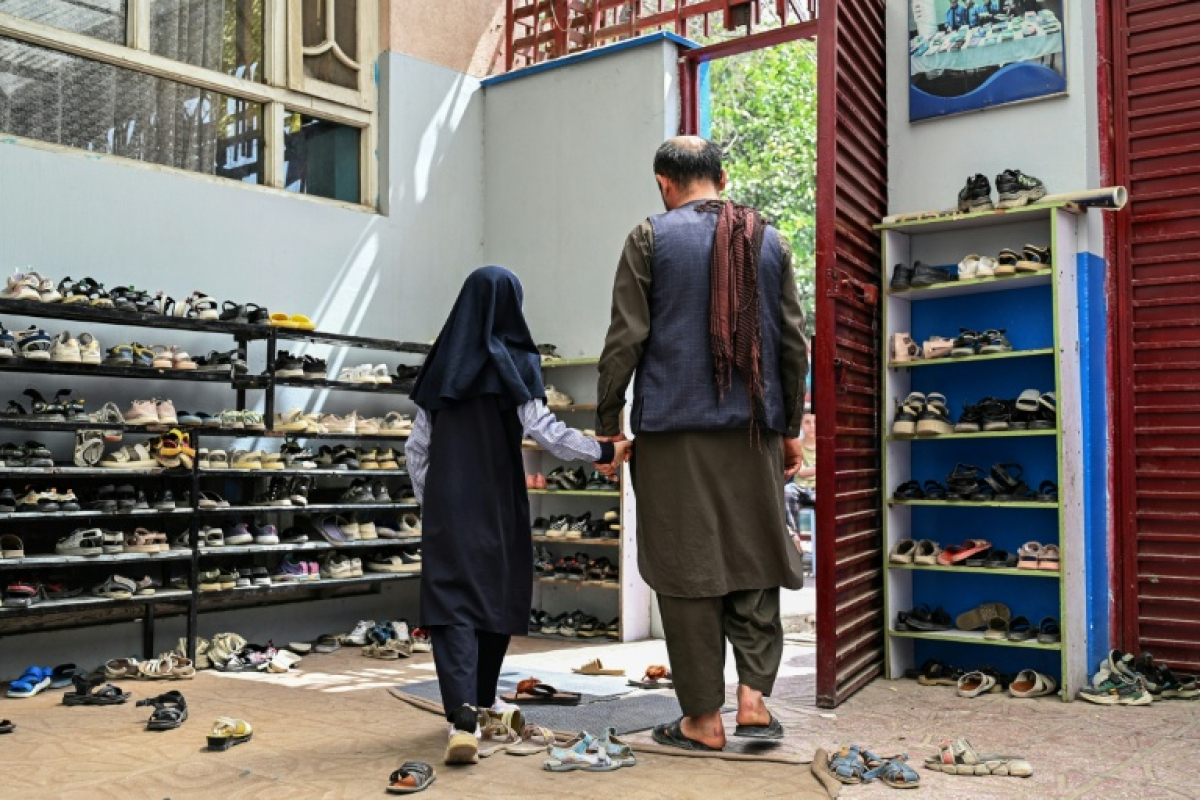 Afghan Fathers Risk Everything for Their Daughters' Education - News Directory 3
