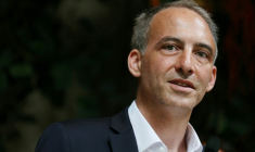 Raphaël Glucksmann à Paris le 23 juin 2025 ( AFP / Thomas SAMSON )