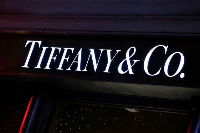 TIFFANY ATTAQUE LVMH EN JUSTICE POUR L'OBLIGER À BOUCLER SON RACHAT