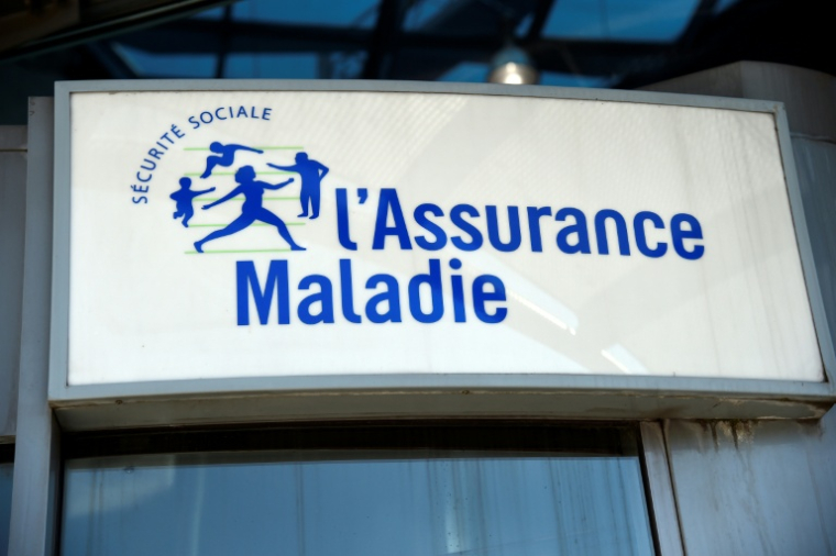 Les 130.000 infirmières libérales  seront progressivement augmentées de plus de 500 millions d'euros annuels au total, grâce à un accord conclu entre syndicats et Assurance maladie, qui sera signé mardi ( AFP / BERTRAND GUAY )