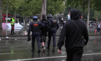"Bloquons tout": feu de poubelles et interpellations place de la République à Paris