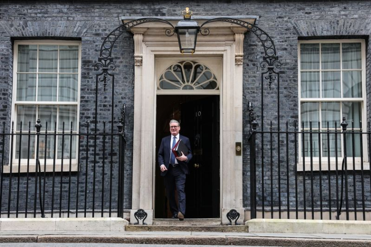 Le Premier ministre britannique Keir Starmer quitte le 10 Downing Street à Londres