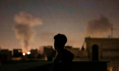 De la fumée dans le ciel de Téhéran en Iran après une frappe, le 4 mars 2026 ( AFP / ATTA KENARE )